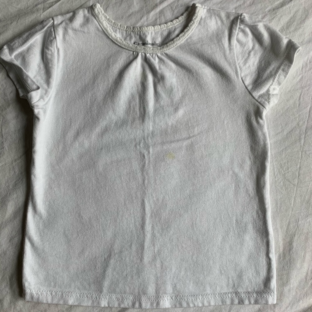 White tee shirt 🌱🦚🌱